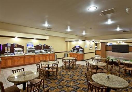 фото отеля Holiday Inn Express Hotel & Suites Plymouth (Indiana)