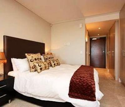 фото отеля Canal Quays Apartments Cape Town