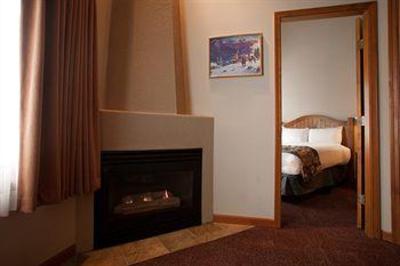 фото отеля Nancy Greene's Cahilty Lodge