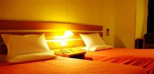 фото отеля Home Inn Ganzhou Hongqi Avenue