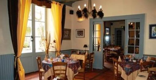 фото отеля Hotel Des Remparts Castillonnes