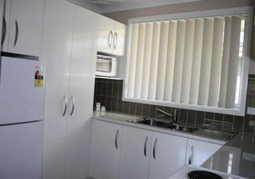 фото отеля Warilla Bowls & Recreation Club Holiday Cabins Barrack Heights