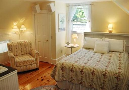 фото отеля James Place Inn
