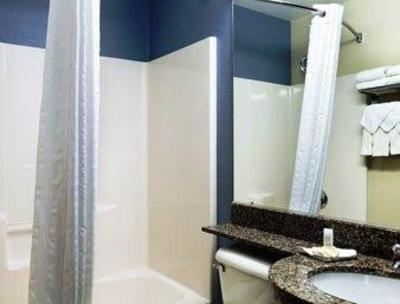 фото отеля Microtel Inn & Suites Bath