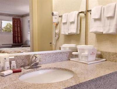 фото отеля Ramada Cleveland Airport West