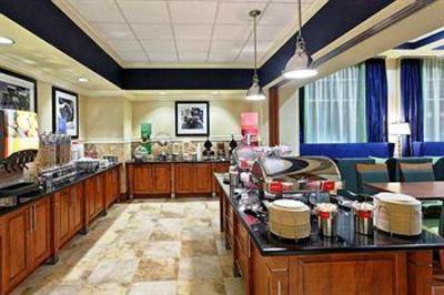 фото отеля Hampton Inn & Suites Orlando Airport Gateway Village Center