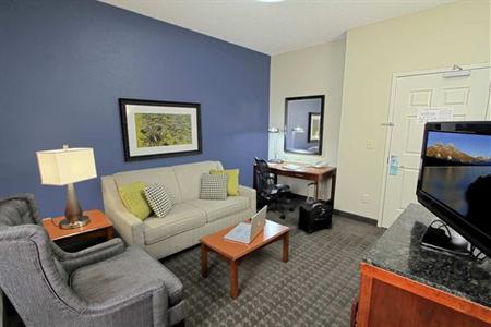 фото отеля Hilton Garden Inn Westbury