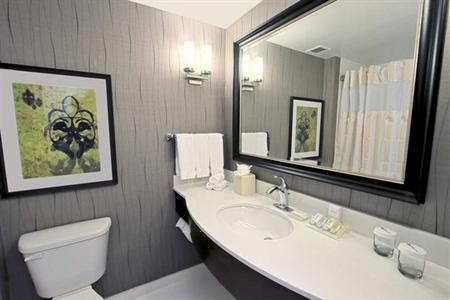фото отеля Hilton Garden Inn Westbury