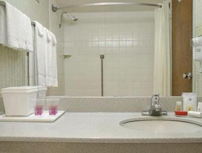 фото отеля Ramada Inn Angola (Indiana)
