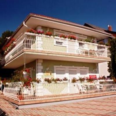 фото отеля Csilla Apartmanhaz