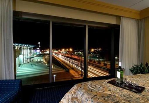 фото отеля SpringHill Suites Norfolk Old Dominion University