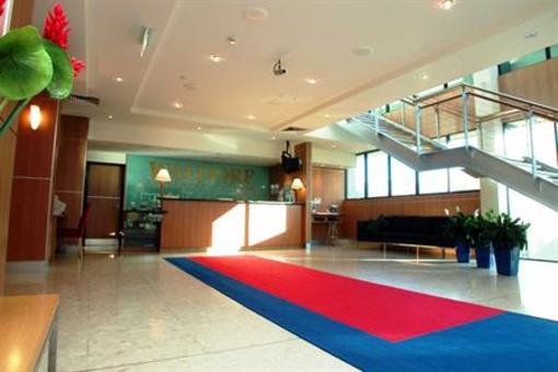 фото отеля Waldorf Furnished Apartments