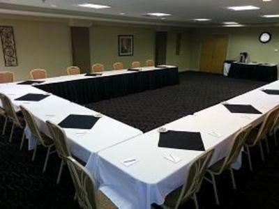 фото отеля Holiday Inn Express Hotel & Suites Concordville - Brandywine