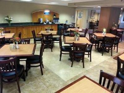 фото отеля Holiday Inn Express Hotel & Suites Concordville - Brandywine