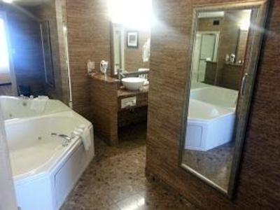 фото отеля Holiday Inn Express Hotel & Suites Concordville - Brandywine