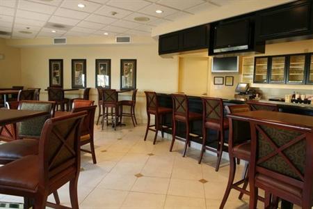фото отеля Hilton Garden Inn Roanoke Rapids