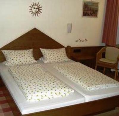 фото отеля Hotel Garni Haus Flora Ruhpolding