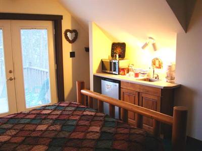 фото отеля Sky Chalet Mountain Top Lodge Basye