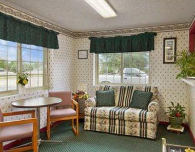 фото отеля Super 8 Spencer
