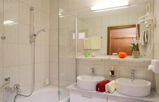 фото отеля Aparthotel Krone Zell am See