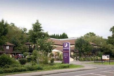 фото отеля Premier Inn Chessington London