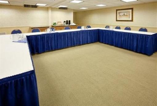 фото отеля Holiday Inn Turnpike Morgantown