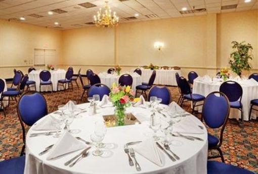 фото отеля Holiday Inn Turnpike Morgantown
