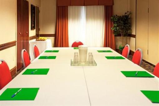 фото отеля Holiday Inn Express Hotel & Suites Scott - Lafayette West