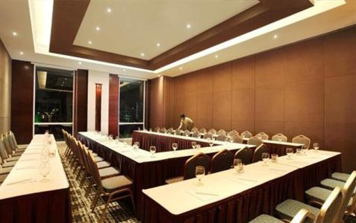 фото отеля Hotel Santika Taman Mini Indonesia Indah