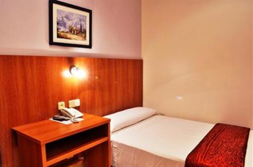 фото отеля Hostal Ciudad Condal Barcelona