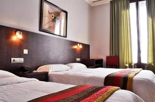 фото отеля Hostal Ciudad Condal Barcelona