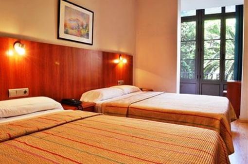 фото отеля Hostal Ciudad Condal Barcelona