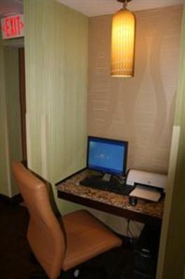 фото отеля Hampton Inn Columbia Airport