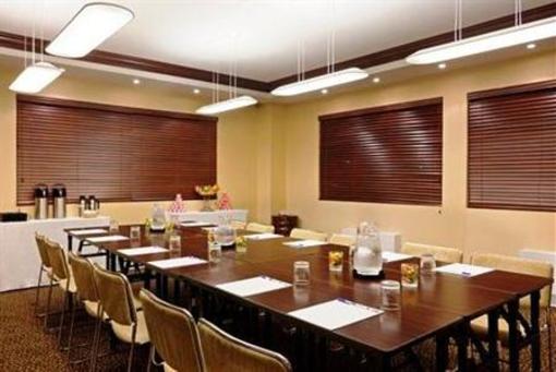 фото отеля Holiday Inn Express St. Jean sur Richelieu