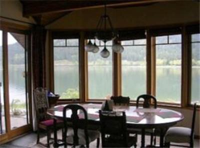 фото отеля Lakefront Vacation Property at Sandpoint Schweitzer Mountain Ski Resort