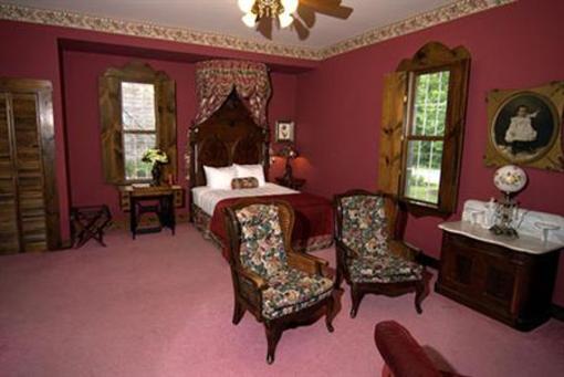 фото отеля Ravenwood Castle Accommodations New Plymouth (Ohio)