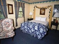 Ravenwood Castle Accommodations New Plymouth (Ohio)