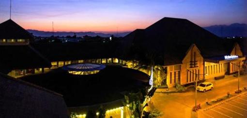 фото отеля Crown Victoria Hotel Tulungagung