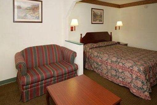 фото отеля Econo Lodge Byron Watson Blvd