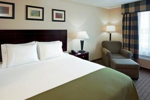 фото отеля Holiday Inn Express Hotel & Suites Syracuse North - Airport Area