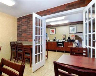 фото отеля Baymont Inn & Suites Madison East