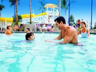 фото отеля Disney's Paradise Pier Hotel