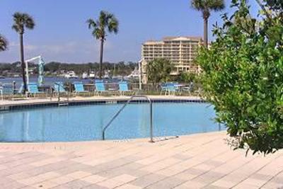 фото отеля ResortQuest Vacation Rentals Harbor Landing Destin
