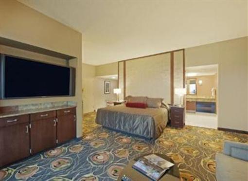 фото отеля Mystic Lake Casino Hotel