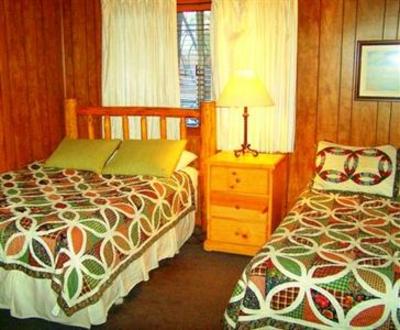 фото отеля Golden Bear Cottages Resort