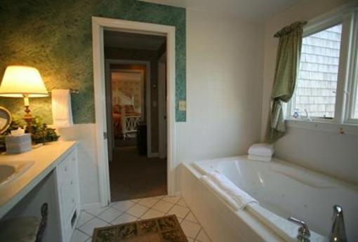 фото отеля Lamb and Lion Inn Barnstable