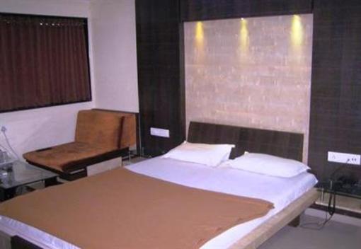 фото отеля Hotel Akash Surat
