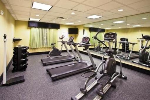 фото отеля Holiday Inn Express Hotel & Suites Waycross