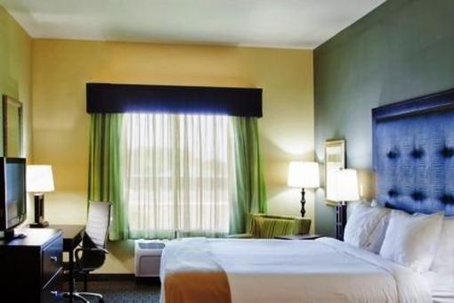 фото отеля Holiday Inn Express Hotel & Suites Waycross