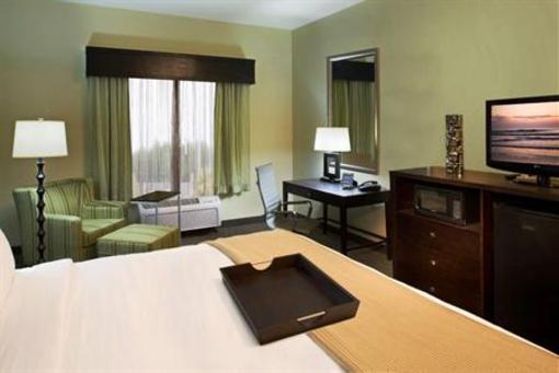 фото отеля Holiday Inn Express Hotel & Suites Waycross